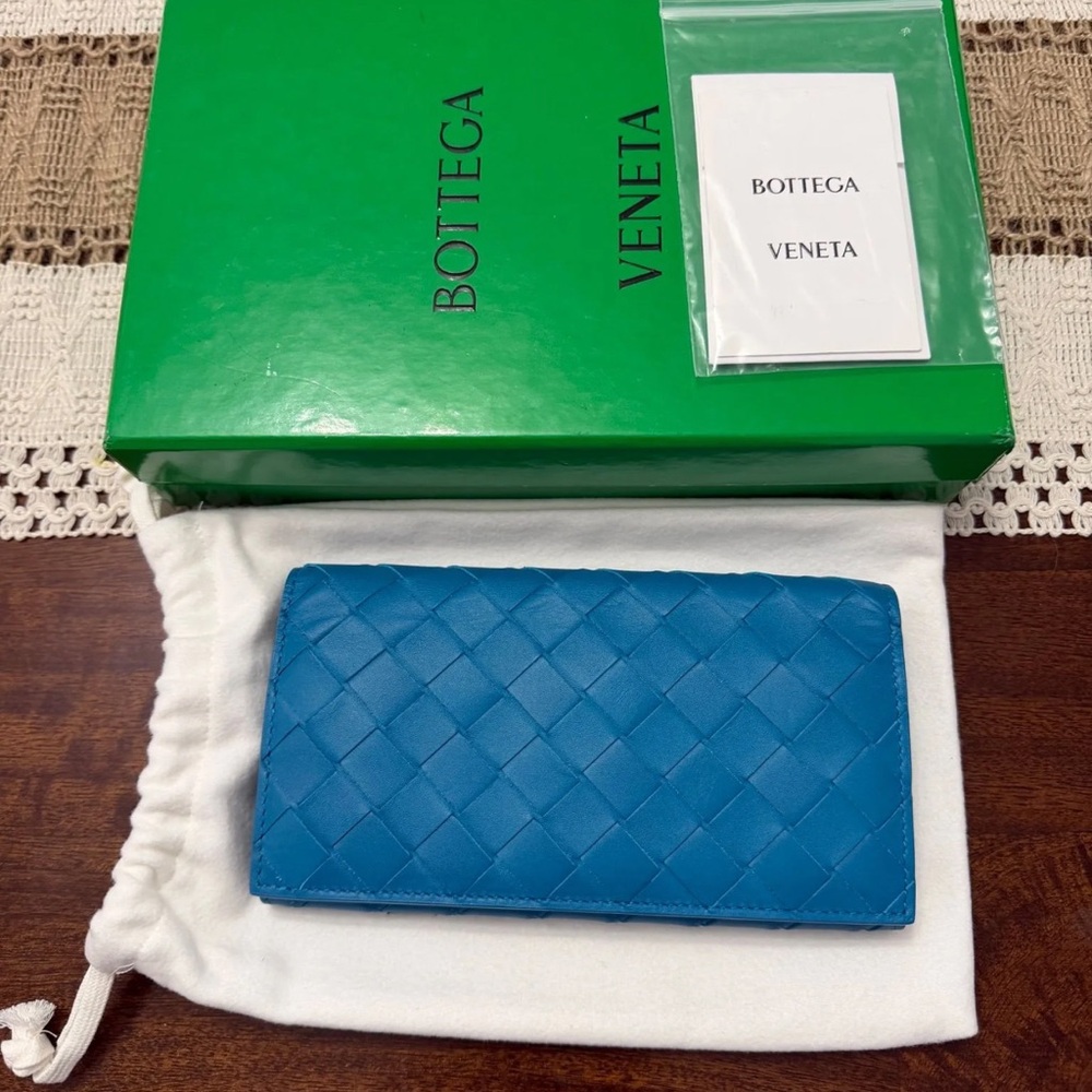 Bottega Veneta Maxi Intrecciato Lambskin Bifold Long Wallet